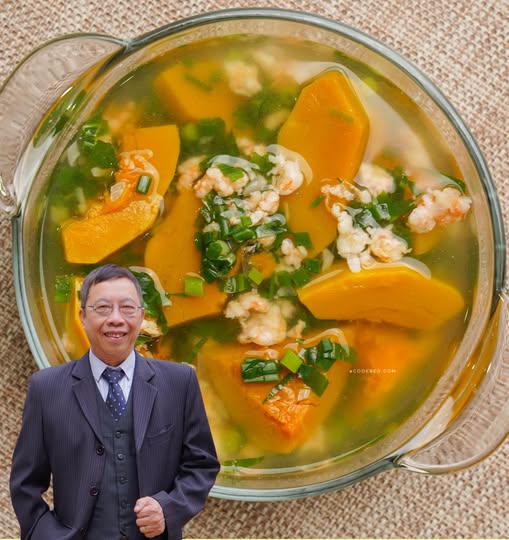 Canh bí đỏ nấu tôm tốt cho xương khớp