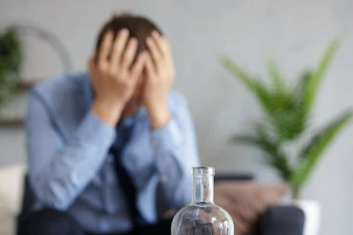 Cách giảm đau đầu sau khi uống rượu hiệu quả nhanh với 4 mẹo