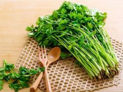 Nước rau mùi: Cải thiện tiểu đêm, giúp thận khỏe, ngủ yên giấc