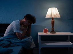 Đừng chủ quan với các triệu chứng đau đầu mất ngủ