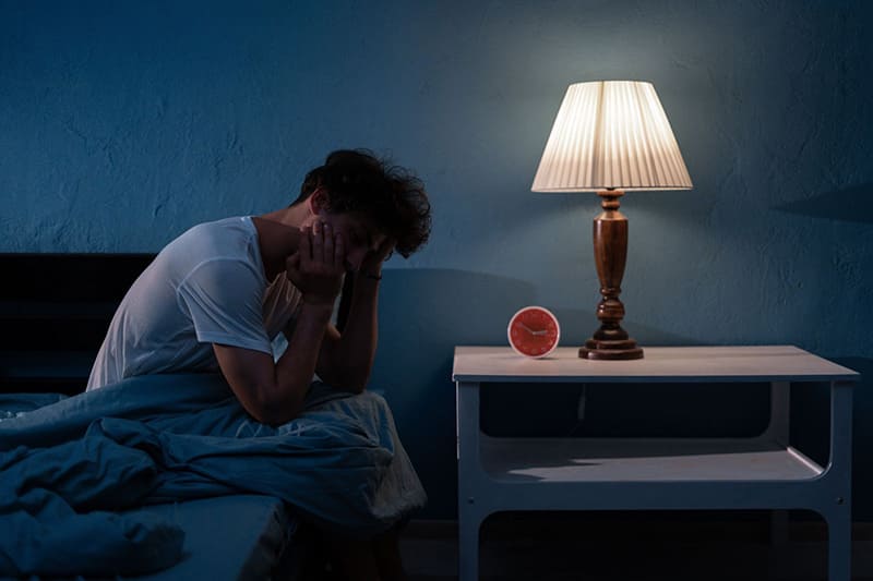 Đừng chủ quan với các triệu chứng đau đầu mất ngủ