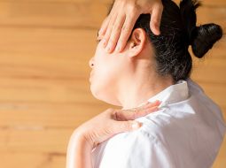 Cách chữa thoát vị đĩa đệm cột sống cổ hiệu quả theo y học cổ truyền