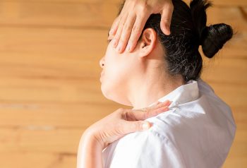 Cách chữa thoát vị đĩa đệm cột sống cổ hiệu quả theo y học cổ truyền