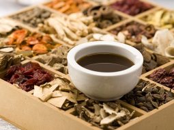 Chữa thoát vị đĩa đệm bằng Đông y: Giải pháp an toàn & hiệu quả