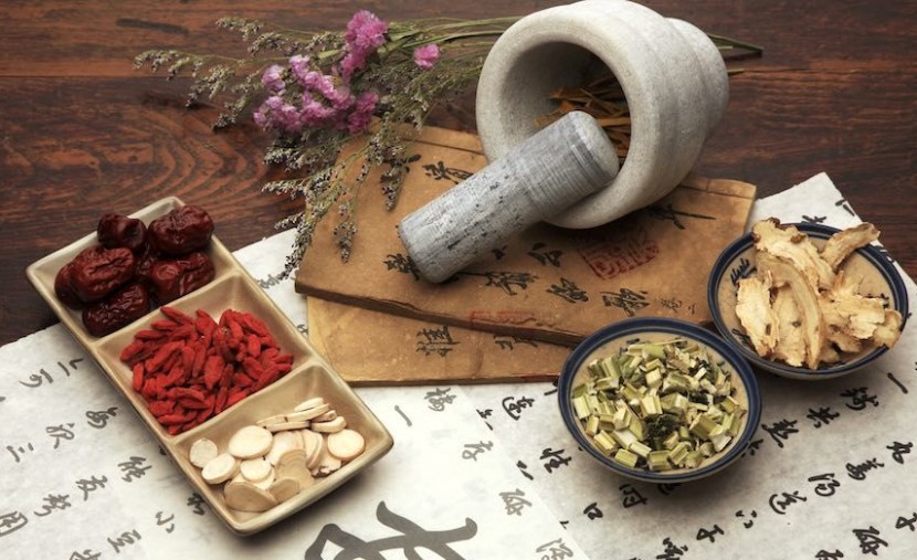 Điều trị thoái hóa khớp gối bằng đông y: phương pháp – thảo dược – kết hợp hiệu quả