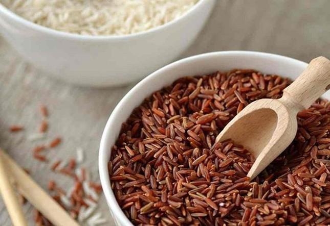 Gạo lứt hỗ trợ giảm đau thoát vị đĩa đệm – thực tiễn & điều trị an toàn