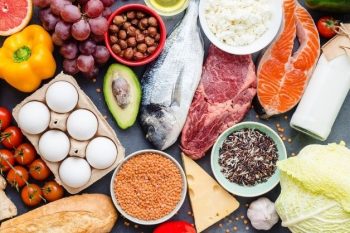 Thoái hóa cột sống nên ăn gì để giảm đau, cải thiện sức khỏe xương khớp