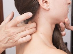 Thoái hóa đốt sống cổ gây tê tay: Nguyên nhân, dấu hiệu và giải pháp trị liệu