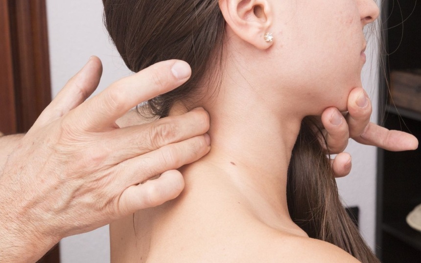 Thoái hóa đốt sống cổ gây tê tay: Nguyên nhân, dấu hiệu và giải pháp trị liệu