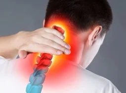 Triệu chứng thường gặp khi người trẻ bị thoái hóa đốt sống cổ