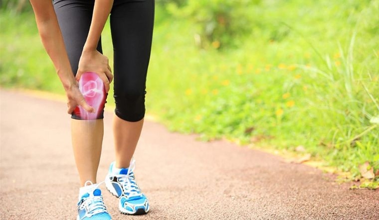 Thoái hóa khớp gối có nên đi bộ không? Hướng dẫn đúng cách giảm đau hiệu quả
