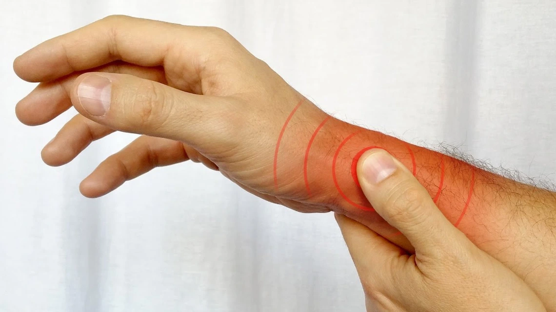 Các triệu chứng nhận biết bị thoái hóa khớp tay