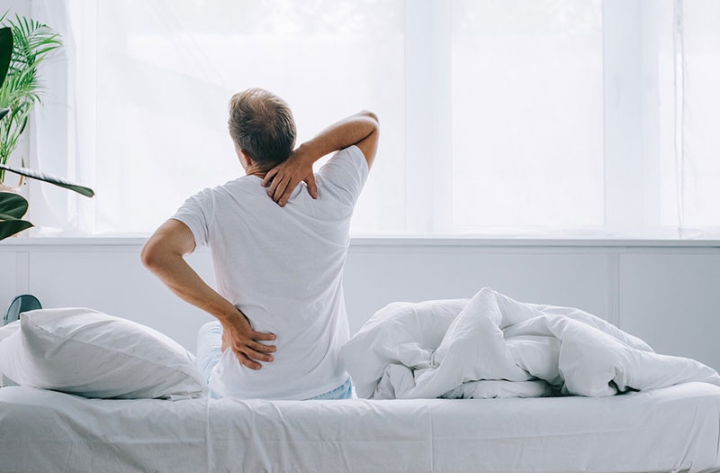 Thoát vị đĩa đệm: Có nên nằm nhiều? Hướng dẫn phục hồi đúng cách