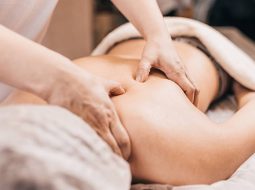 Hướng dẫn cách xoa bóp đúng giúp giảm đau thoát vị đĩa đệm