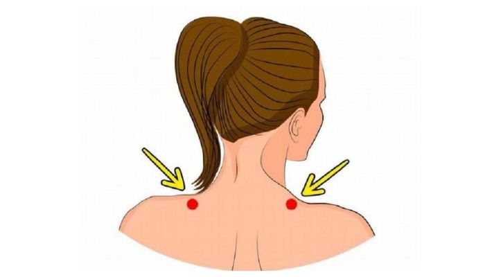 Huyệt Kiên Tỉnh giúp giảm đau mỏi vai gáy, căng thẳng đầu cổ