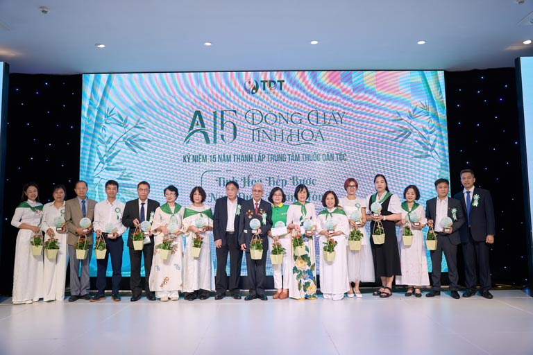 Nghi lễ gieo mầm tại buổi lễ - Khoảnh khắc Lão rất xúc động