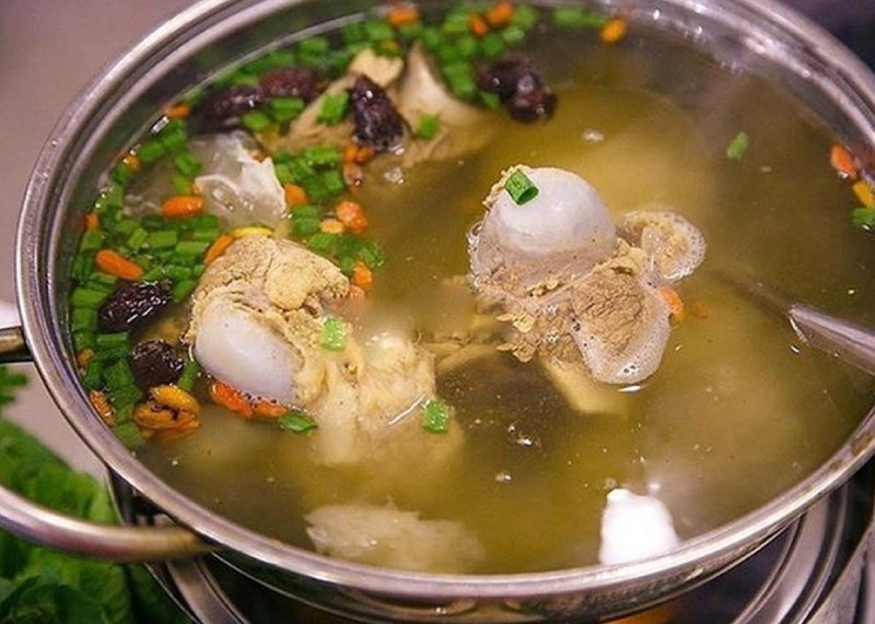 Nước hầm xương có thật sự tốt cho người thoái hóa khớp?