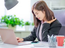 Thoái hóa cột sống cổ ở dân văn phòng: Cần thay đổi thói quen