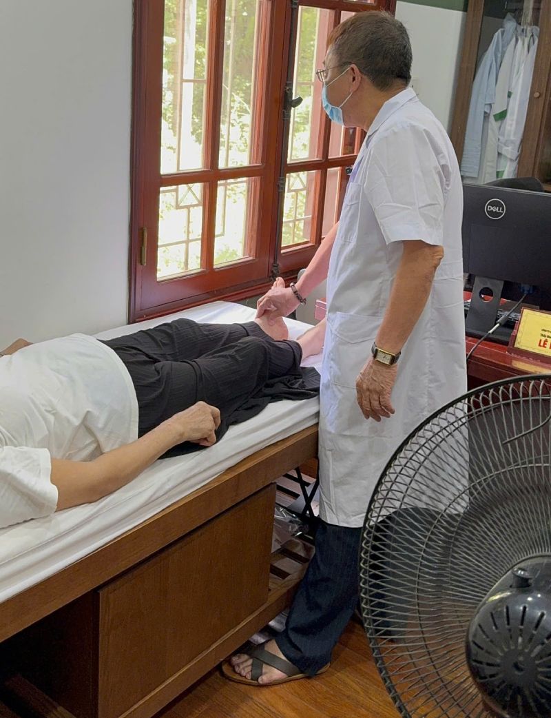 Biểu hiện thoái hóa cột sống ở người cao tuổi và giải pháp hỗ trợ