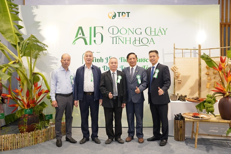 Những khách mời tại lễ kỷ niệm 15 năm Thuốc Dân Tộc