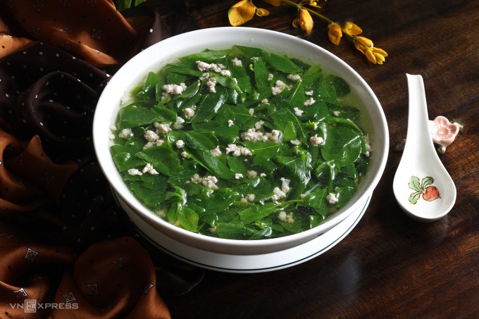 Đau dạ dày có ăn được rau ngót không? Chớ coi thường món ăn quen!