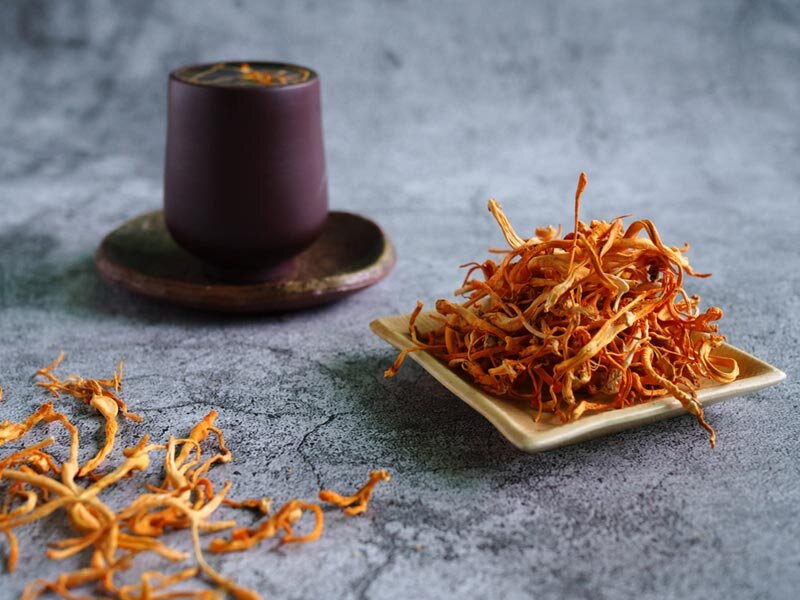 Uống Đông Trùng Hạ Thảo Có Mất Ngủ Không? Lời Khuyên Từ Lão Tuấn