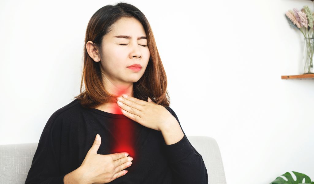 Trào ngược dạ dày nghẹn cổ họng: dấu hiệu chớ coi thường