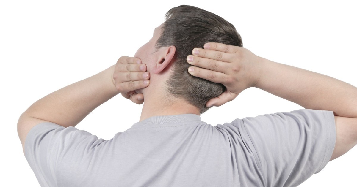 Bẻ khớp cổ có hại không? Coi chừng hại cả thân!