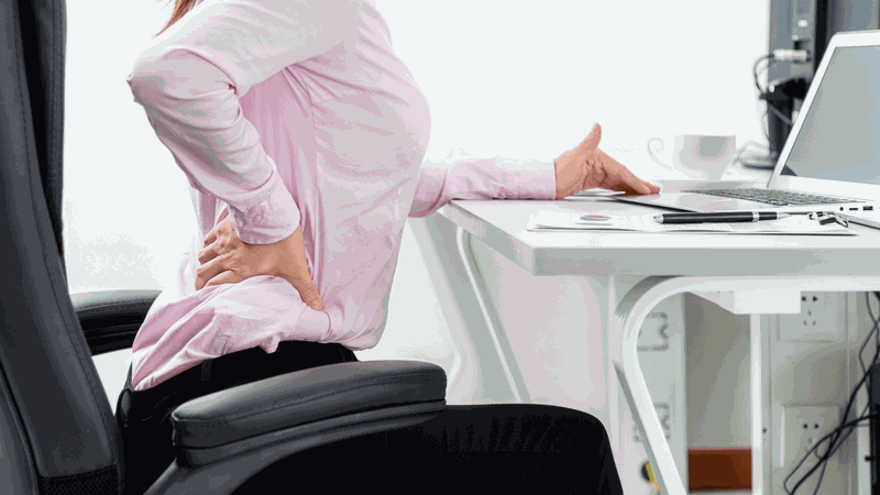 Bẻ khớp lưng nhiều có hại không? Nguy cơ tiềm ẩn bà con nên biết