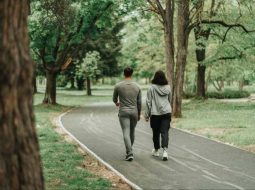 Bệnh xương khớp có nên đi bộ không? Nghe Lão nói rõ!