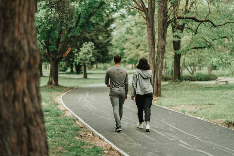 Bệnh xương khớp có nên đi bộ không? Nghe Lão nói rõ!