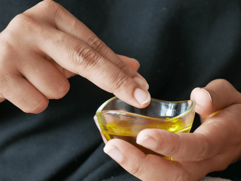 Nổi Mề Đay Có Nên Bôi Dầu? Lời Khuyên Từ Lão Tuấn