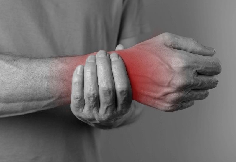 Viêm khớp cổ tay: Đừng coi thường dấu hiệu nhỏ ở khớp