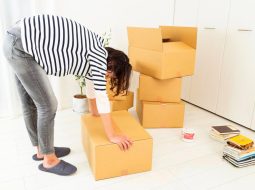 Đau cột sống khi nâng vật nặng – chớ coi thường dấu hiệu nhỏ