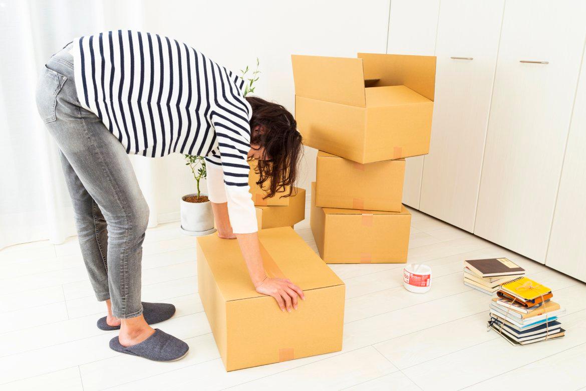 Đau cột sống khi nâng vật nặng – chớ coi thường dấu hiệu nhỏ