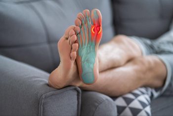 Đau khớp bàn chân khi sáng dậy: Đừng coi thường tín hiệu của cơ thể