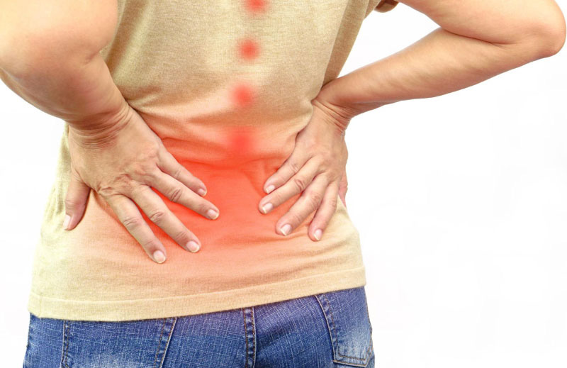 Đau lưng từng cơn theo thời tiết – Dấu hiệu không nên xem nhẹ