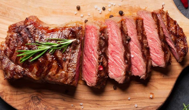 Đau xương khớp có ăn được thịt bò không? Ngẫm kỹ mà tránh sai