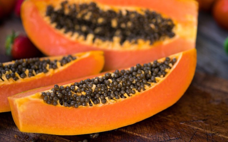 Mẹo dùng hạt đu đủ chữa bệnh xương khớp: Có thật hiệu quả?