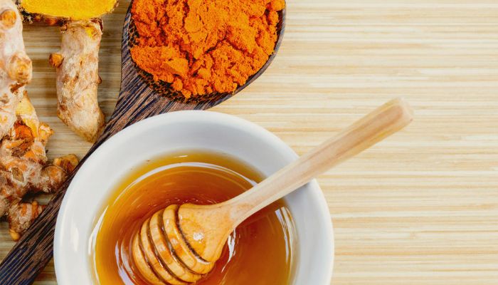 Kết hợp nghệ với mật ong là bài thuốc được dân gian ứng dụng rộng rãi