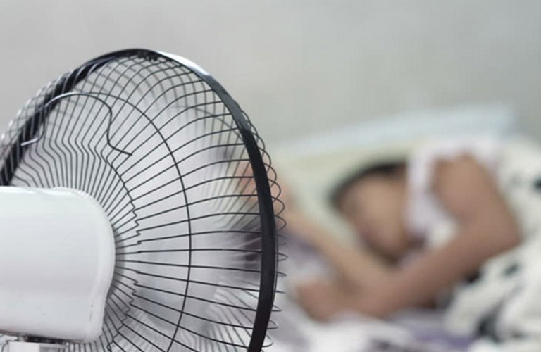 Nổi mề đay có được nằm quạt không – Lời khuyên từ Lão Tuấn