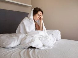 Rối loạn giấc ngủ kéo dài: Đừng để đêm trắng bào mòn sinh lực bà con