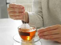 Uống trà Lipton có mất ngủ không? Lão Tuấn giải thích từ góc nhìn y học cổ truyền