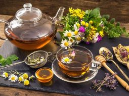 Uống trà thanh nhiệt có mất ngủ không? Lão Tuấn giải thích bà con nắm được