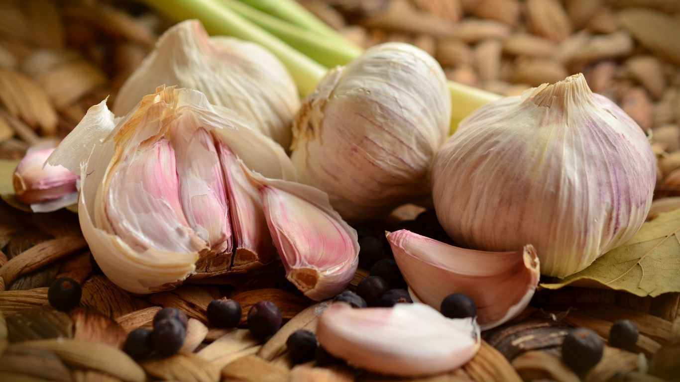 Tỏi có gây trào ngược axit dạ dày không? Lời khuyên từ Lão Tuấn