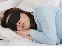 Cách dễ ngủ cho người mất ngủ: Lão Tuấn mách bà con ngủ ngon sâu giấc