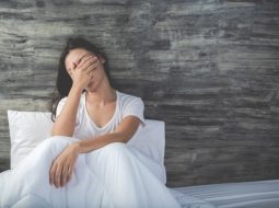 Cách trị mất ngủ cho người trung niên: Ngủ ngon, sâu giấc từ gốc