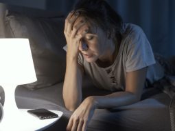 Mất ngủ kéo dài: Coi chừng kiệt quệ thân tâm và cách chữa từ gốc