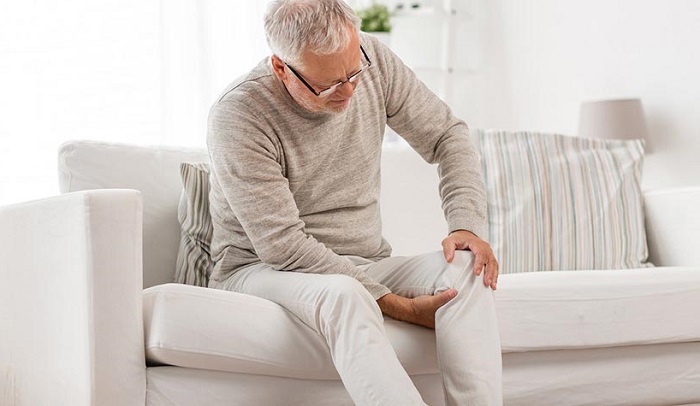 Cảnh Giác Cứng Khớp Gối Khi Trời Lạnh: Đừng Để "Khớp Đớp Tim" Hay Liệt Chi