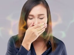 Trào ngược dạ dày: Đau bụng, ợ hơi, hôi miệng và cách trị từ gốc